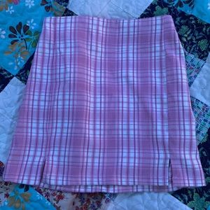 baby pink and white patterned mini skirt!